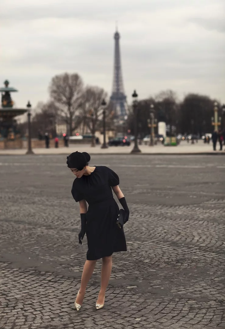 Trang phục đính kết và dựng phom cầu kỳ tạo nên vẻ lộng lẫy đặc trưng của Haute Couture
