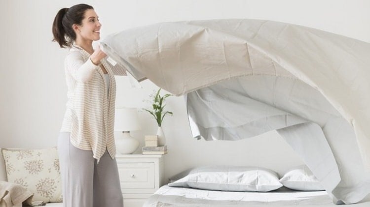 Mách bạn cách vệ sinh giường nệm trong vòng “một nốt nhạc” – BEYOURs