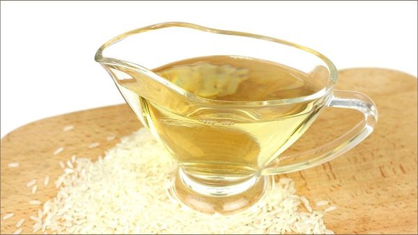 Ngâm tất trắng trước khi giặt giúp làm mềm vết bẩn