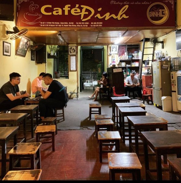 Cafe Đinh tại số 13 Đinh Tiên Hoàng, phường Hàng Trống, quận Hoàn Kiếm