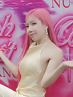 Cận cảnh phong thái trình diễn đầy tự tin của Trang Pháp