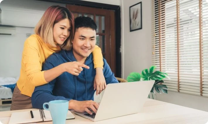 Người dùng trải nghiệm dịch vụ ngân hàng số tại nhà