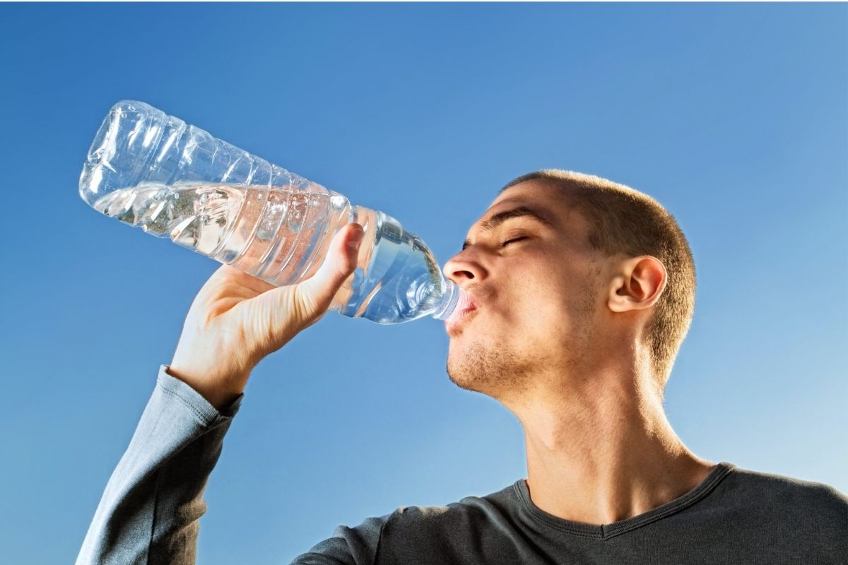 Uống đủ nước là chìa khóa duy trì độ ẩm nội sinh