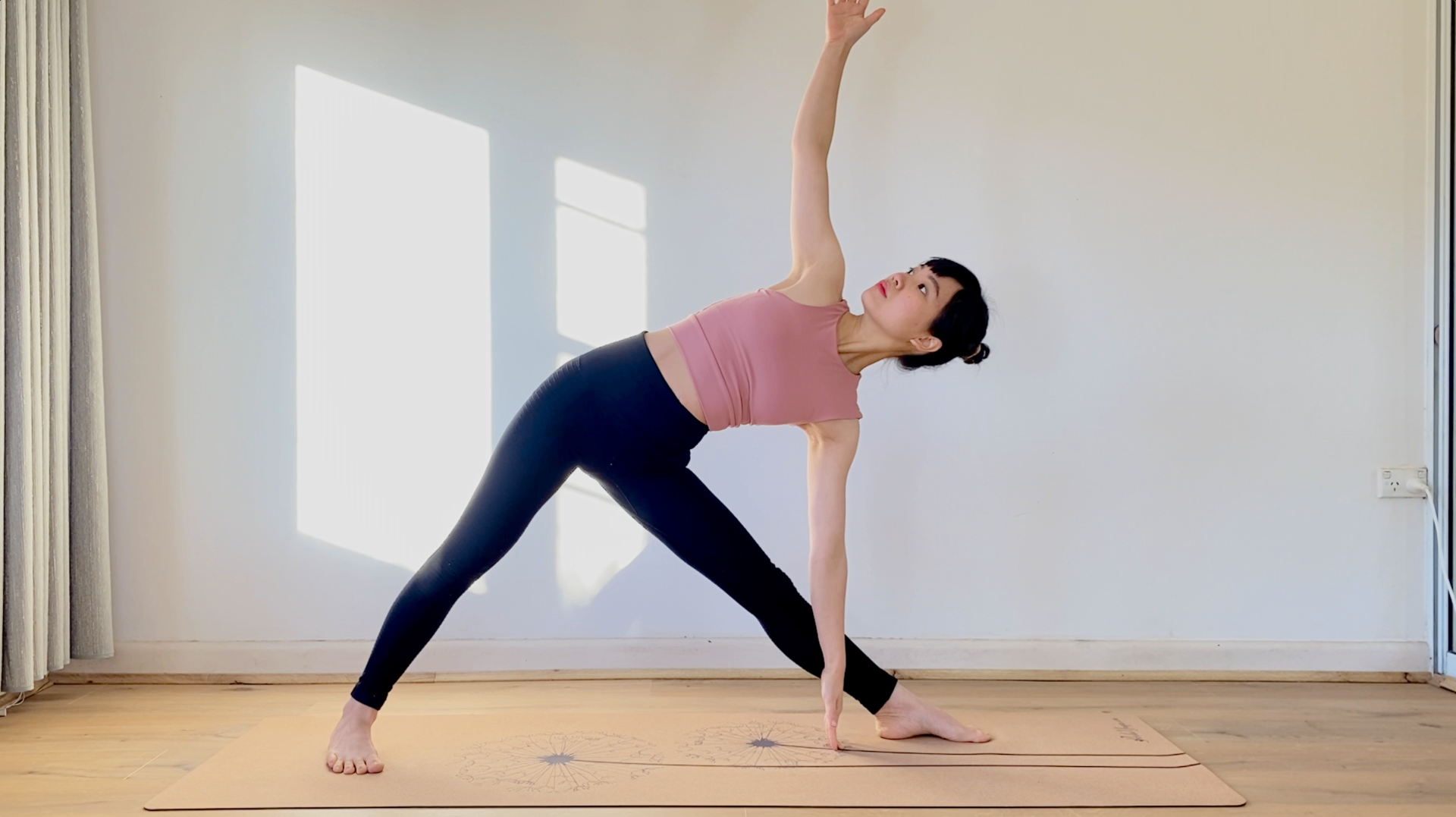 Yoga hồi phục sức khỏe sau sinh
