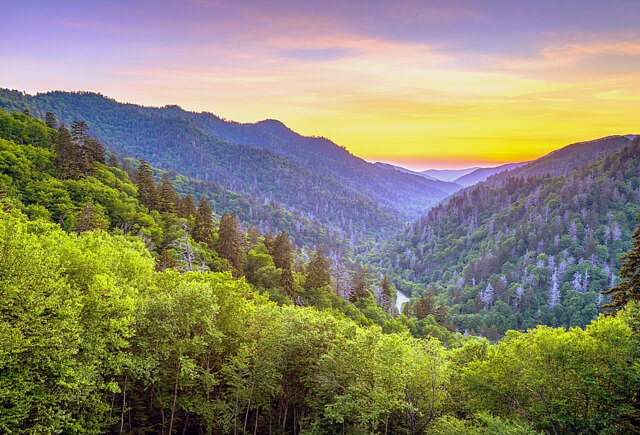 Hoàng hôn và sương núi tại Great Smoky Mountains