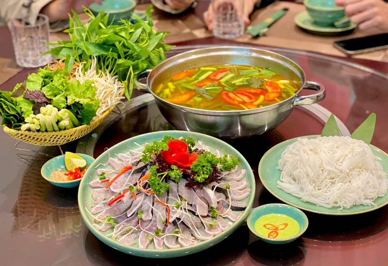 Lẩu cá tại DINH Restaurant