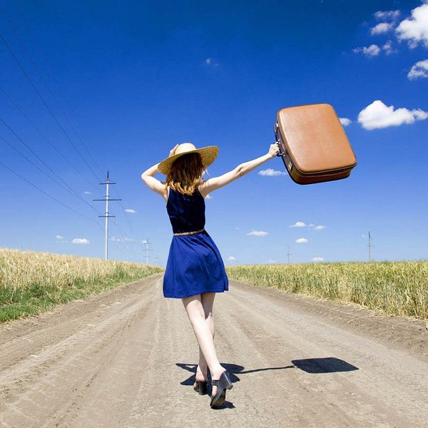 Các phụ kiện đi biển cần thiết như mũ cói và túi cói