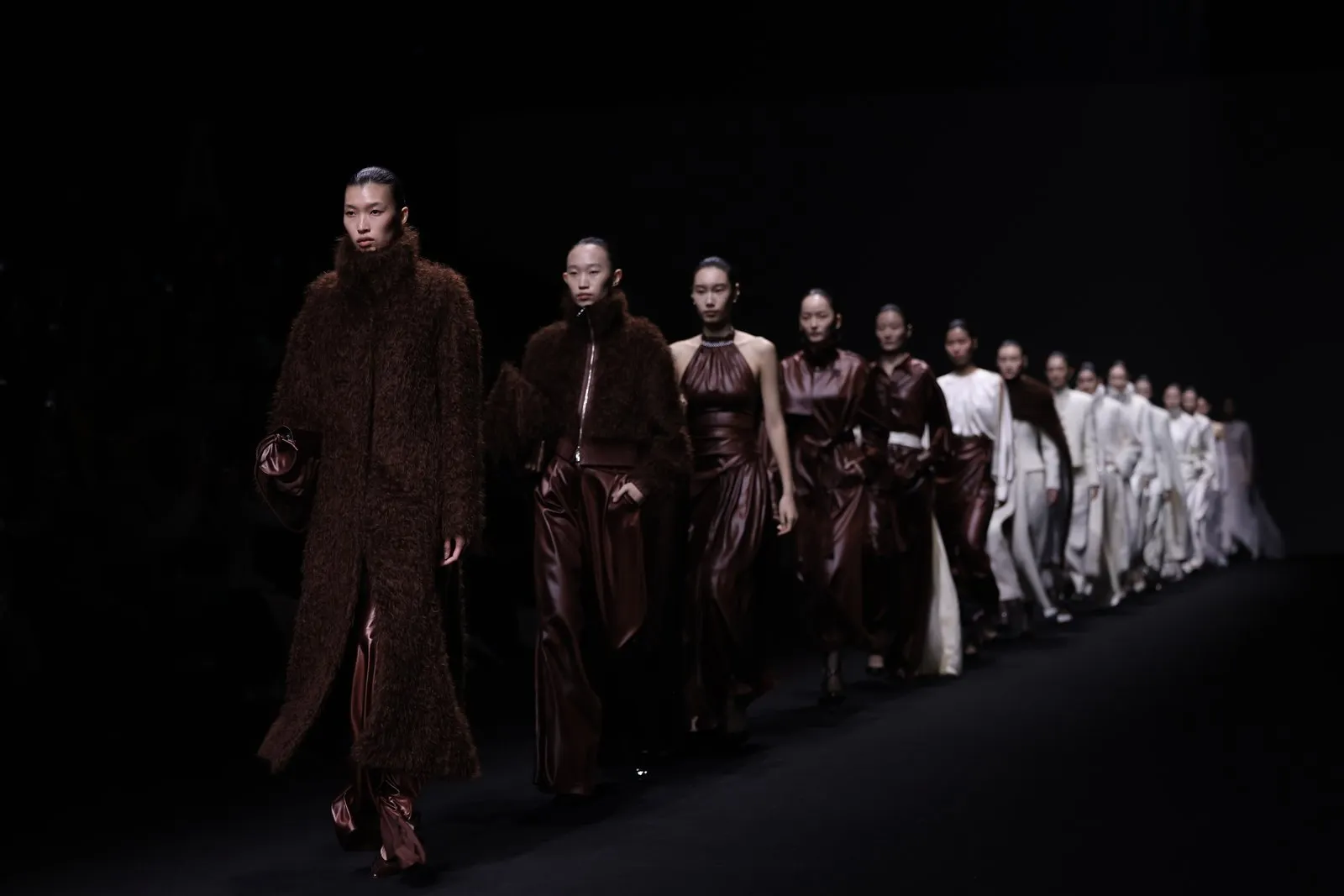 Sàn diễn WHITE ANT tại Shanghai Fashion Week