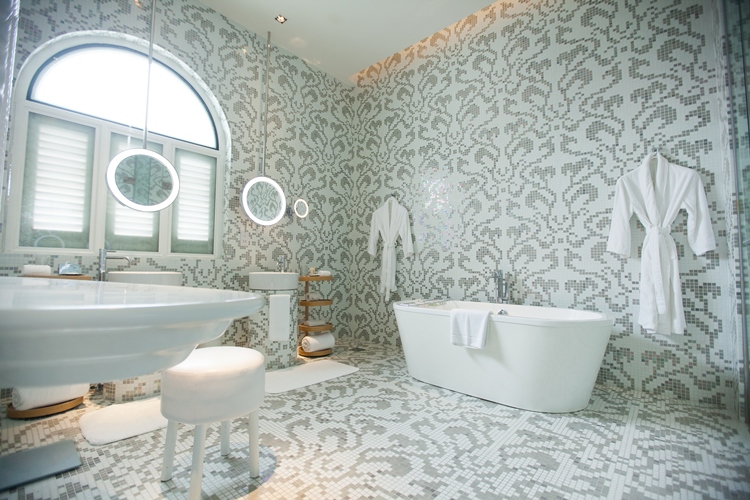 Không gian với chất liệu gỗ thô mộc và tông màu nhẹ nhàng - nguồn từ luxuo