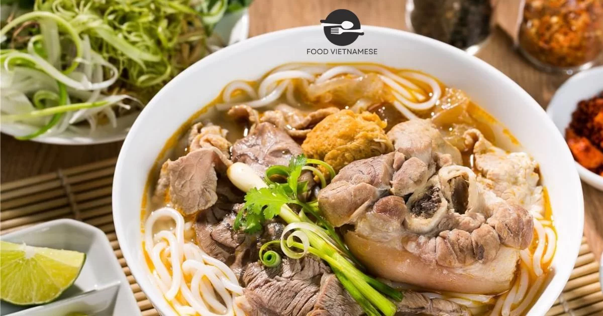 Tô bún bò Huế đậm đà