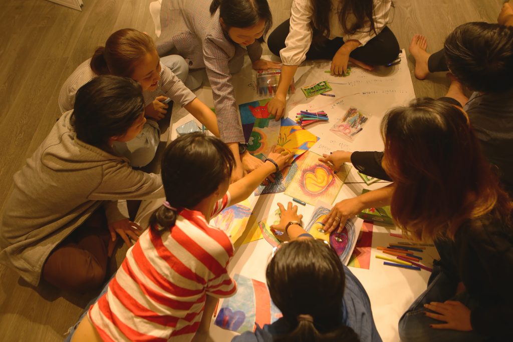 Người trao đổi với chuyên gia