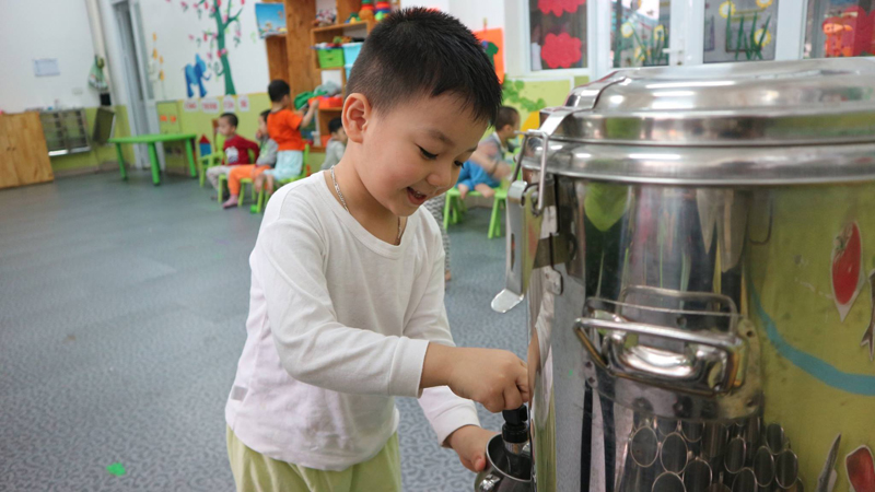 Trẻ tự phục vụ bản thân