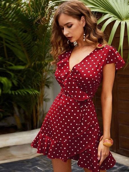 Đầm chấm bi cắt may hiện đại