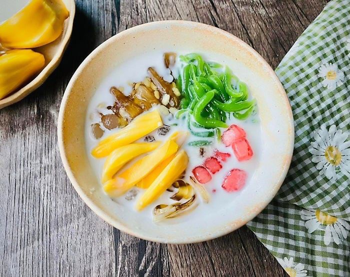 Món chè Thái sầu riêng với màu sắc bắt mắt