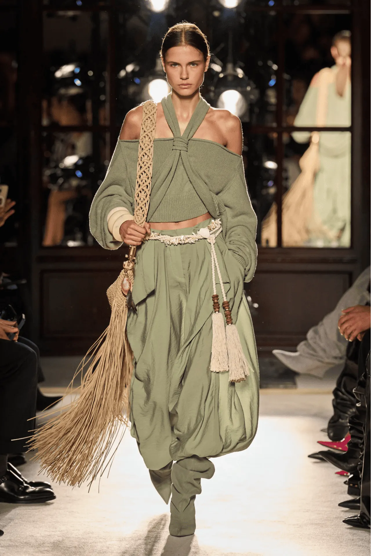 Giấc mơ du mục được Olivier Rousteing tái hiện thông qua harem pants và sàn diễn SS26 của Balmain