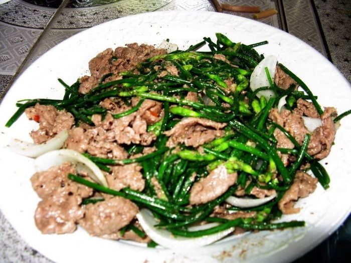 Món thịt xào hẹ thơm ngon, giàu dinh dưỡng cho bé tập nhai