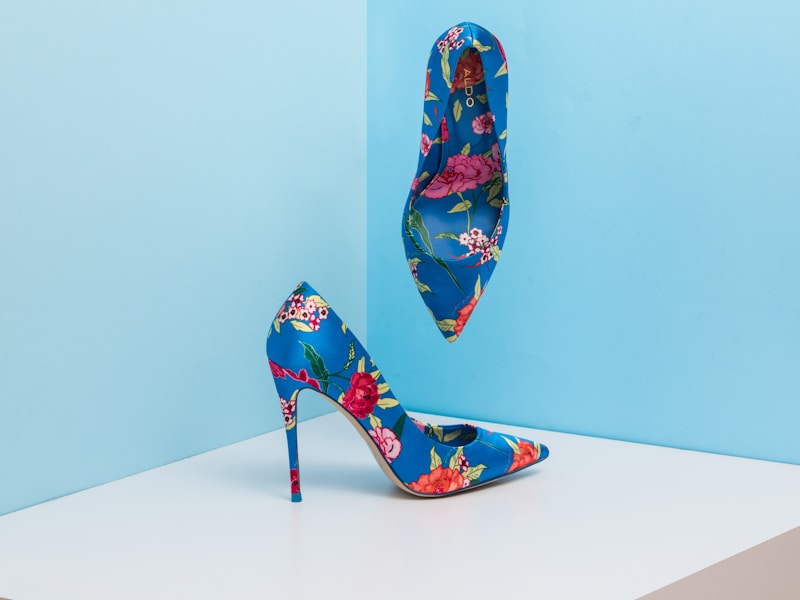 Bốt kitten heel màu đen cổ thấp phong cách thanh lịch