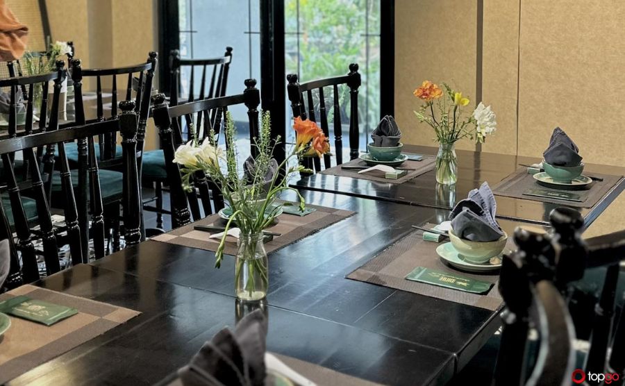 DINH Restaurant Hoàn Kiếm với kiến trúc Pháp giữa phố cổ