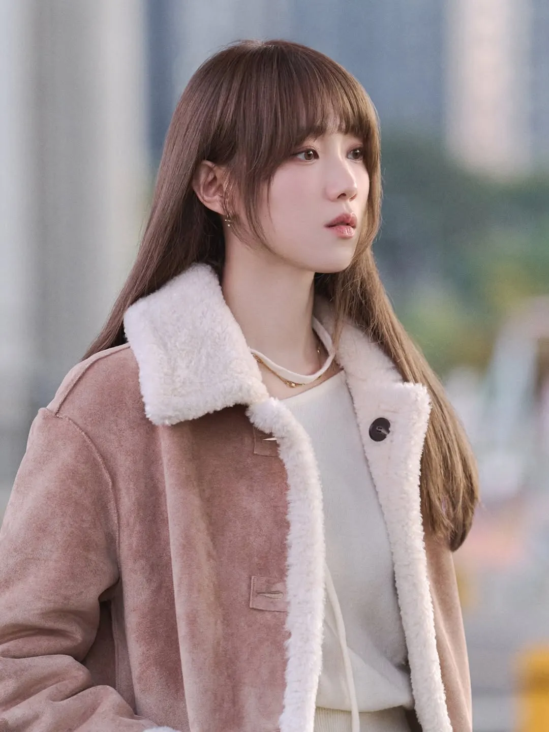 Lee Sung Kyung diện đồ pastel nữ tính