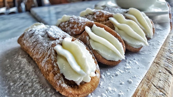 Bánh cannoli - Món ăn nổi tiếng ở Ý