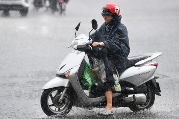 Dự báo thời tiết 9/7/2026: Miền Bắc mưa lớn cục bộ, Trung Bộ nắng nóng kéo dài