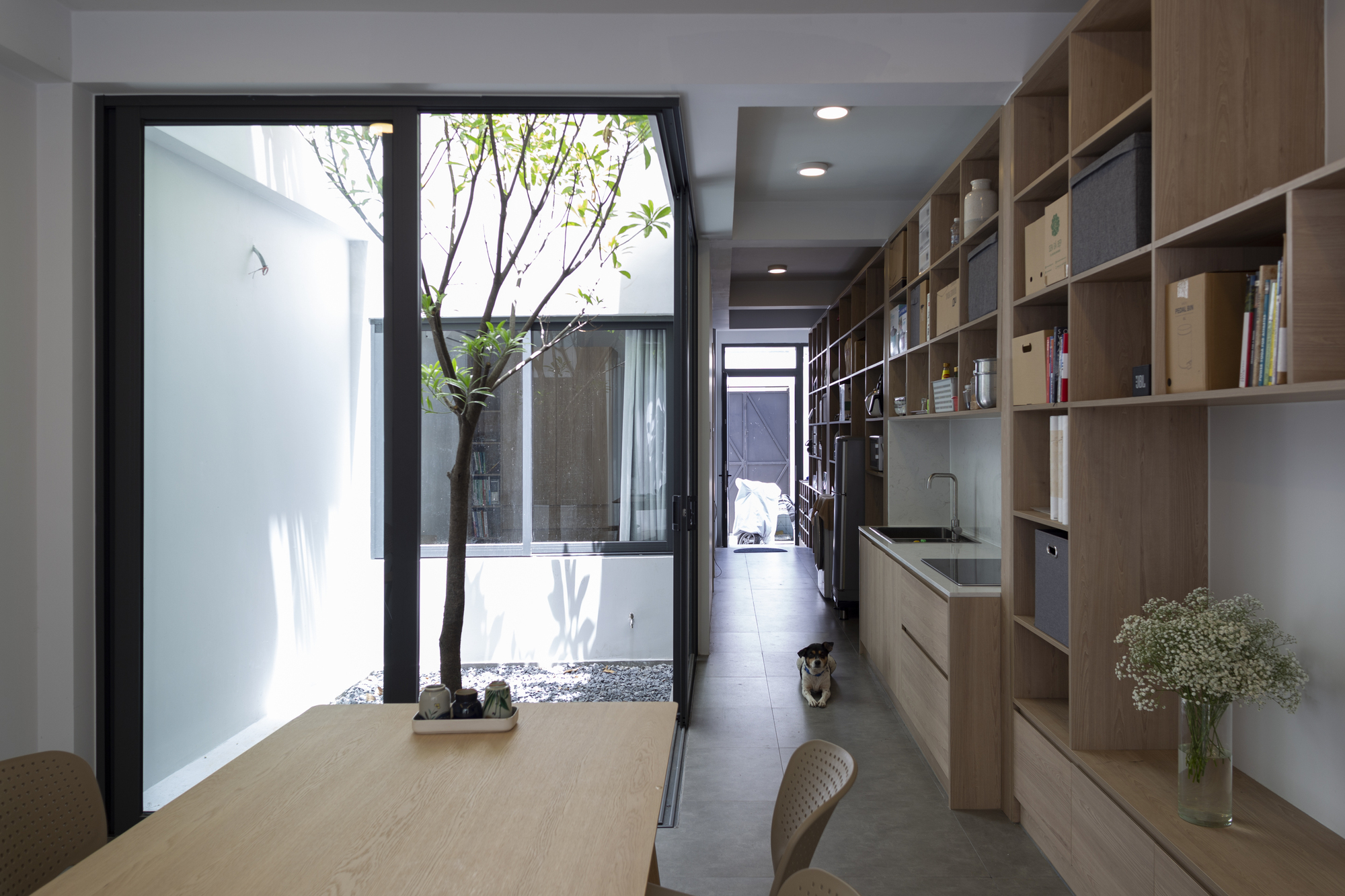 Không gian hướng nội tĩnh lặng tại Phi House