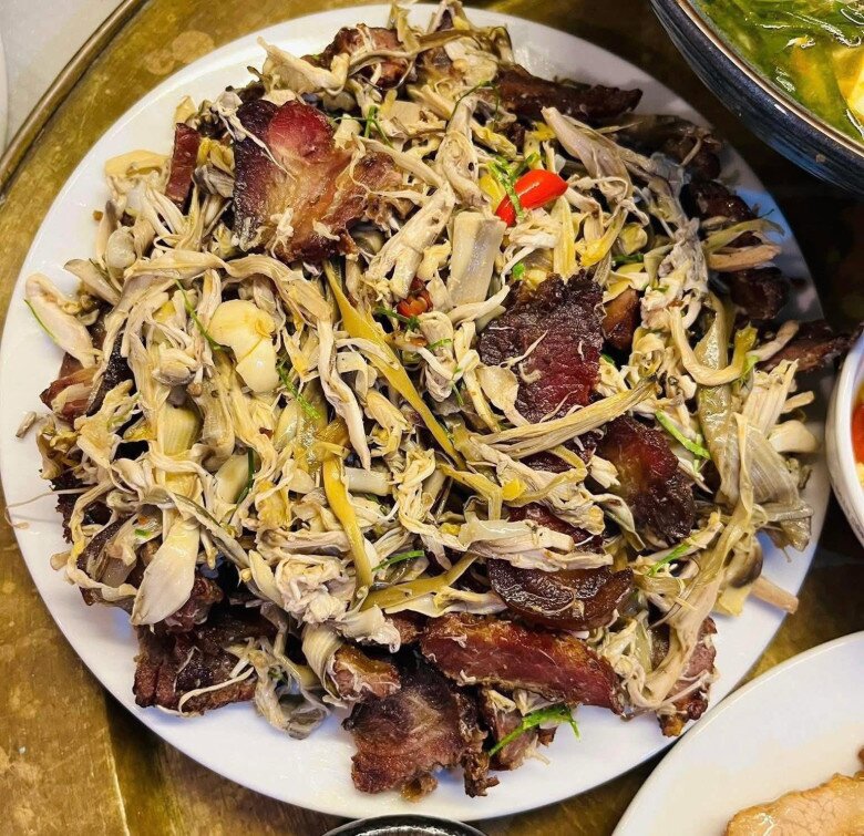 Hoa chuối xào thịt heo gác bếp