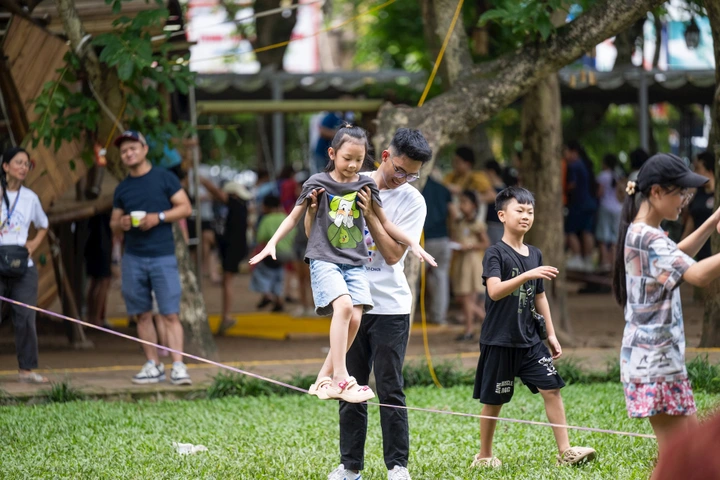 Sân chơi bổ ích cho trẻ em thay thế việc sử dụng điện thoại