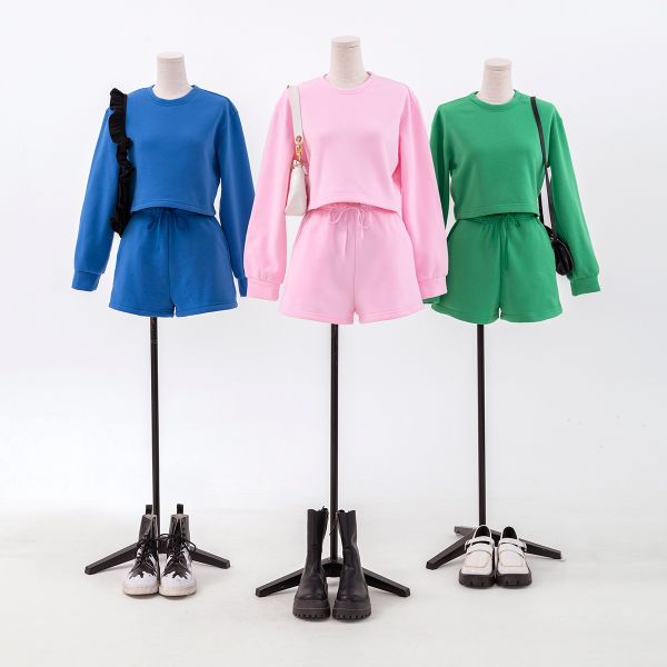 Áo sweater dáng rộng mang lại cảm giác thoải mái và cân đối