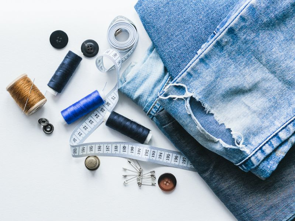 Tái chế quần jean cũ thành quần short thời trang