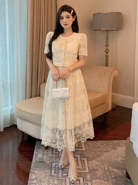 Đầm ren lớp lót mờ tinh tế