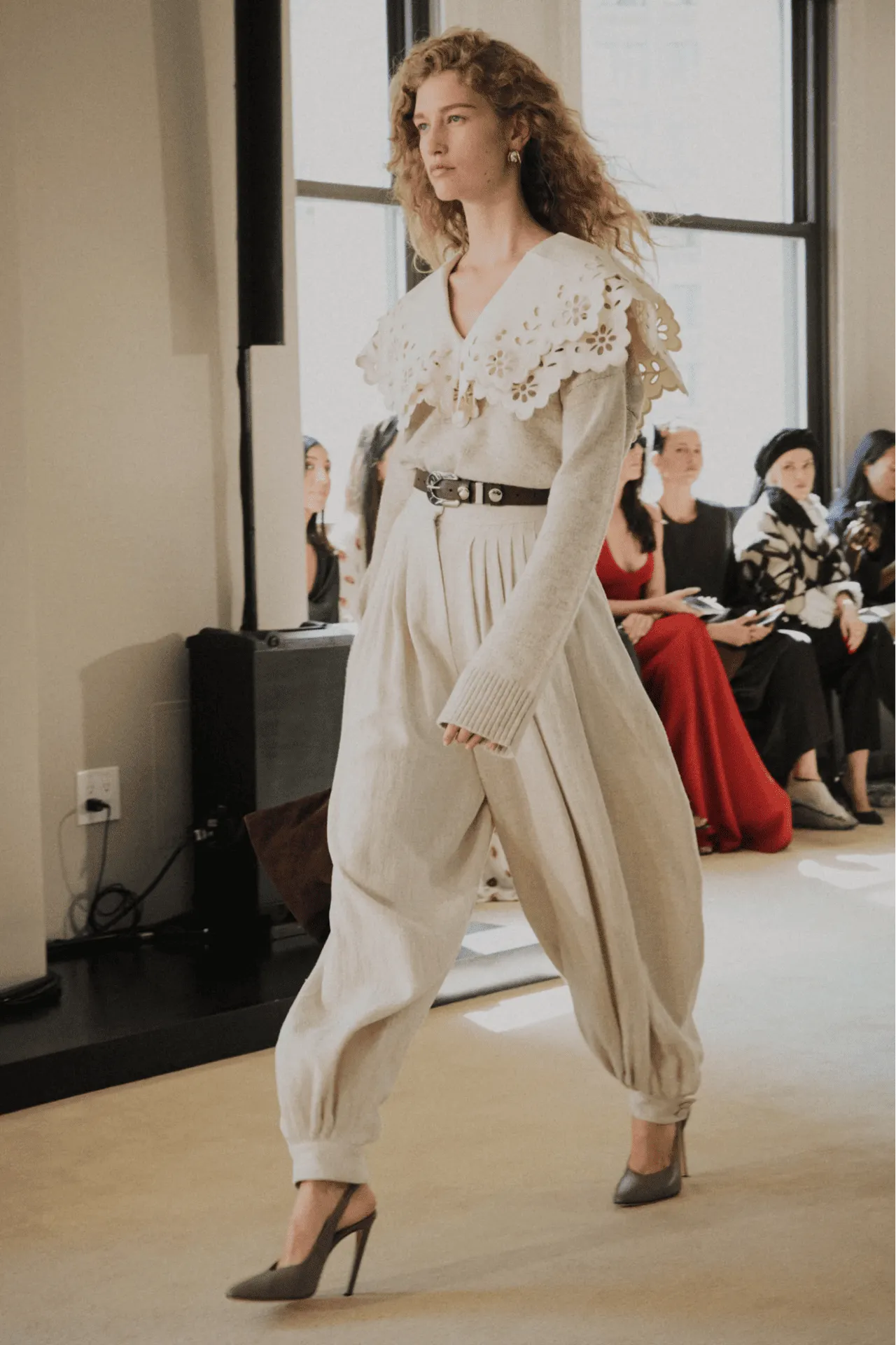 Harem pants xuất hiện trên sàn diễn SS26 của Altuzarra