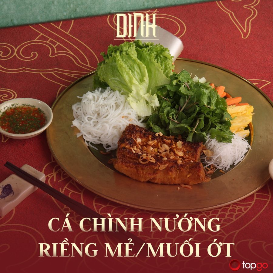 Bàn ăn được sắp xếp hài hòa, tôn trải nghiệm món Việt