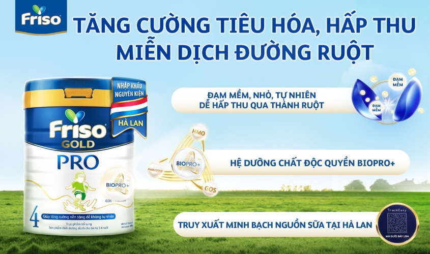 Bé 6 tháng ăn dặm với thìa mềm và cháo loãng
