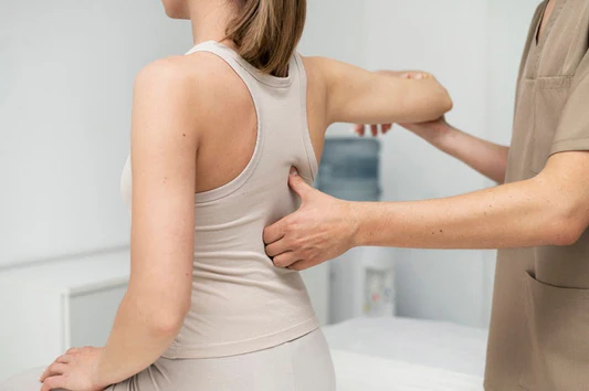 Cảnh báo tình trạng đau mỏi lưng ở trẻ