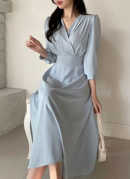 Đầm cổ V tay lỡ cân bằng