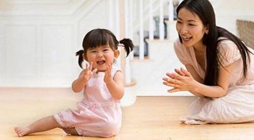 Phụ huynh cần điều chỉnh cách giao tiếp và thời lượng giao tiếp mỗi ngày với trẻ