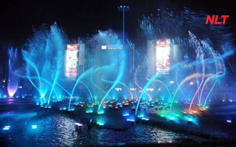 Người ngồi vẽ trong phòng yên tĩnh