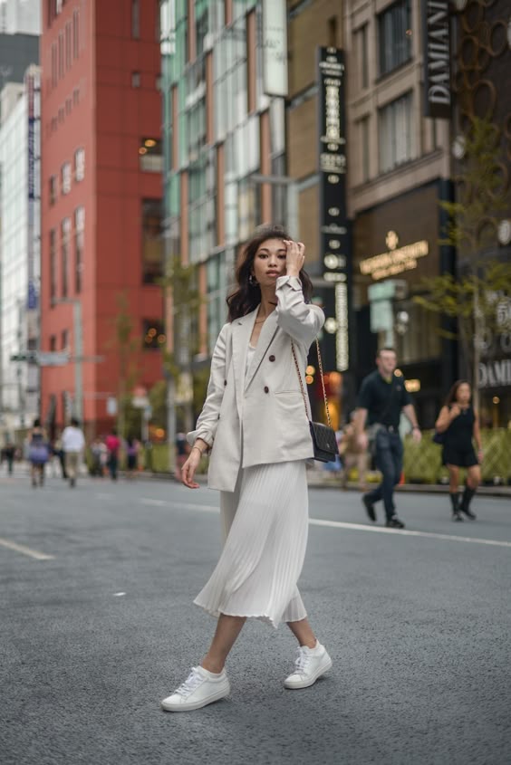 Blazer màu be kết hợp đầm 2 dây