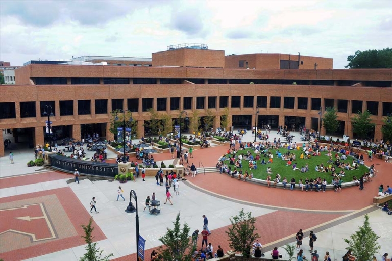 Đại học Arkansas cung cấp các suất học bổng học thuật và nghiên cứu