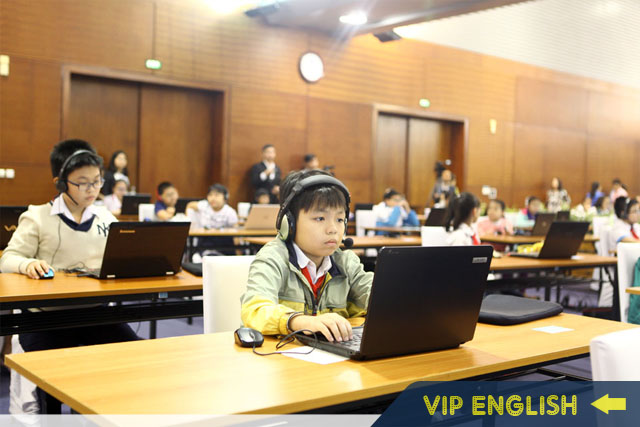 Người học tiếng Anh qua điện thoại