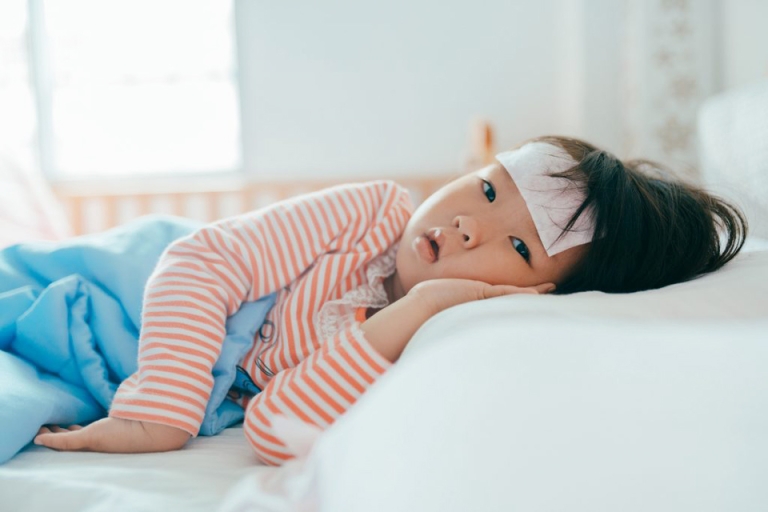 Phụ huynh cần tránh ép hoặc dọa trẻ khi đi học