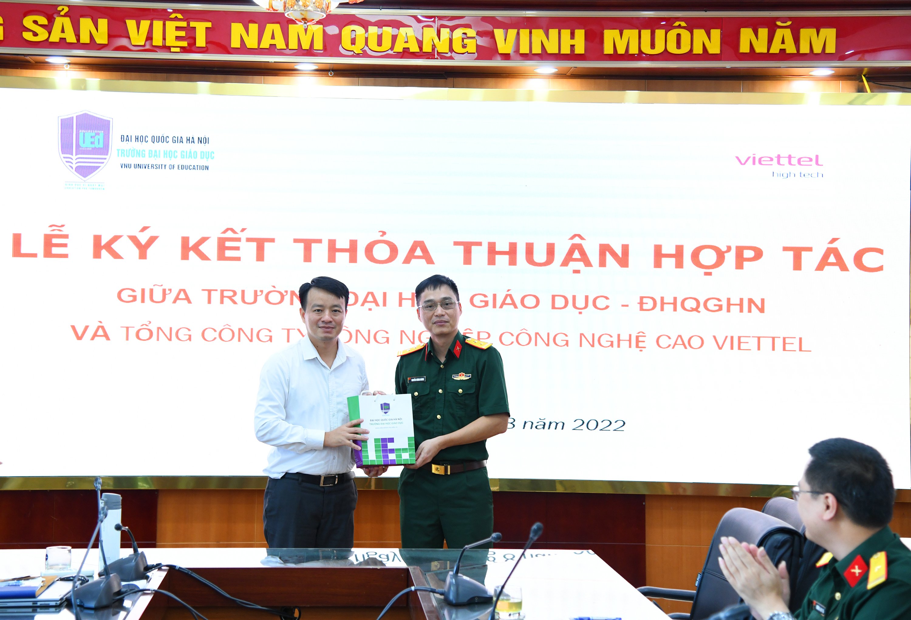 Tín hiệu tin cậy giáo dục