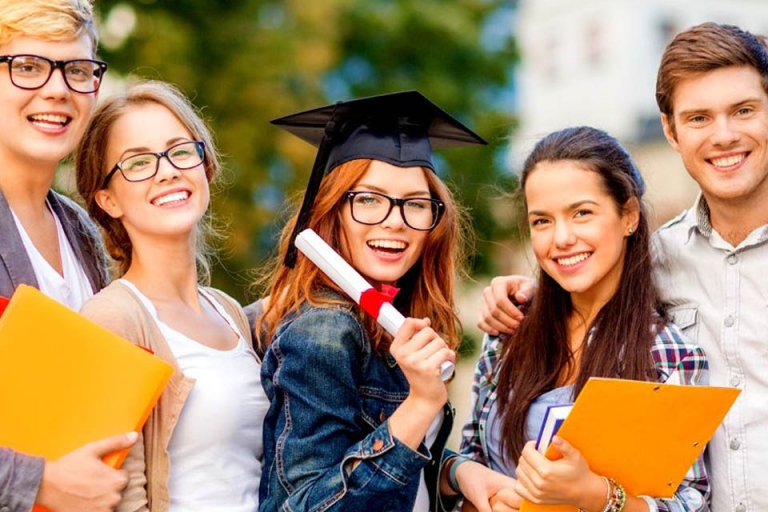 Học bổng du học Mỹ dựa trên thành tích và nhu cầu tài chính
