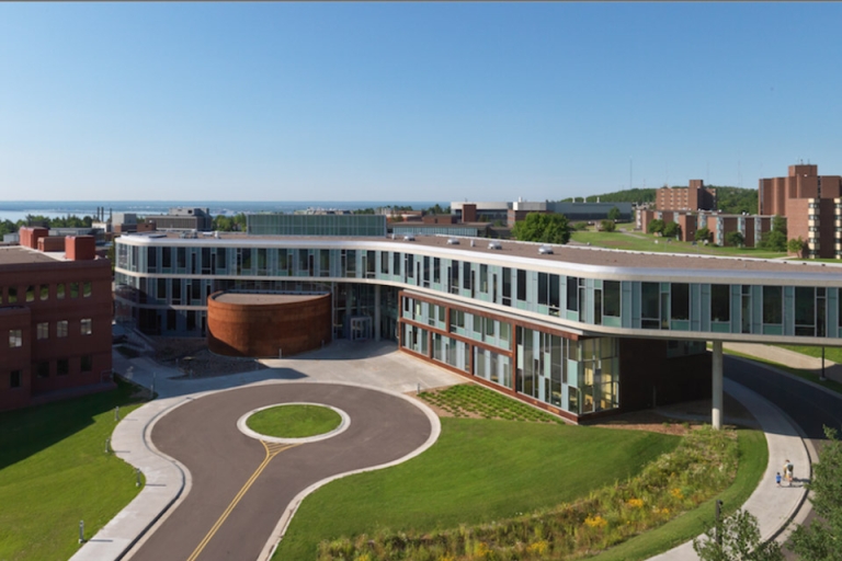 Học bổng trường đại học Minnesota hỗ trợ chi phí cho sinh viên quốc tế