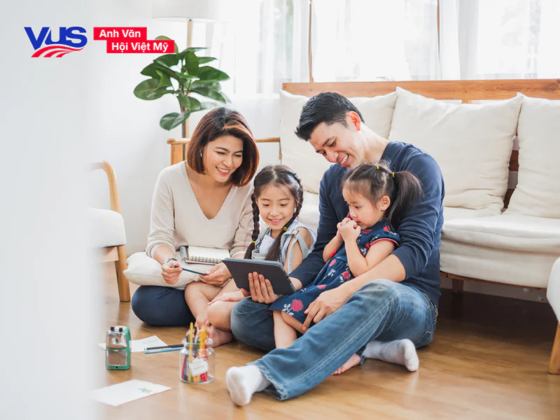 Cha mẹ đồng hành cùng con học tiếng Anh vỡ lòng