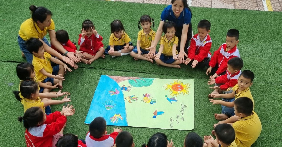 Trẻ học qua hoạt động