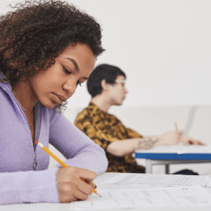 Tips to improve Listening IELTS: tránh lỗi chính tả và word limit