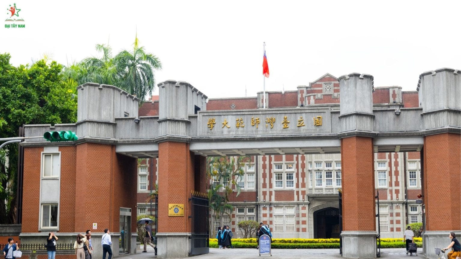 Học sinh chuẩn bị du học hè