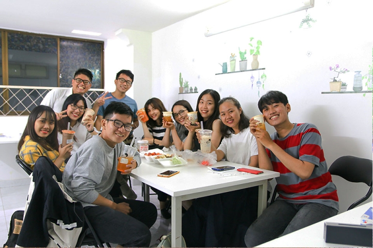 Mỗi lớp học đều rất vui vẻ, học viên và giáo viên tương tác nhiều trong quá trình học